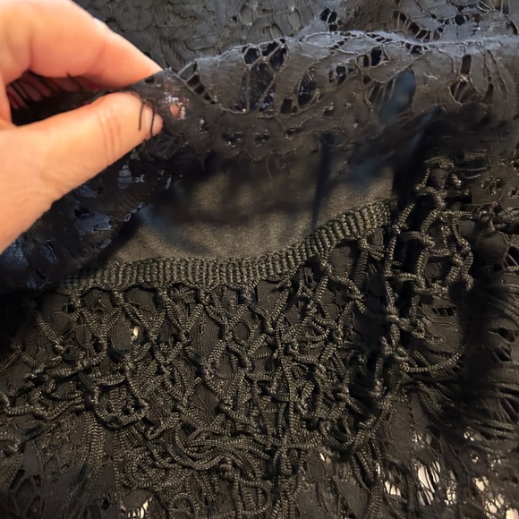 Romeo & Juliet Couture Lace Layered Fringe Short Sleeve Crop Top, Size S - Picture 10 of 16